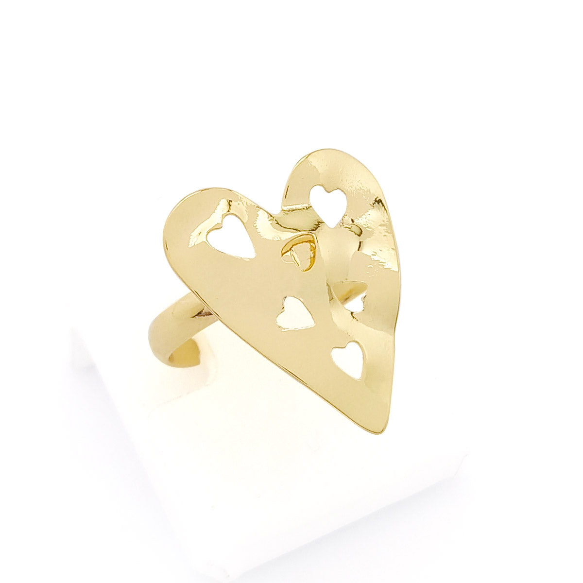Anel dourado regulável coração metal martelado com mini corações vazados